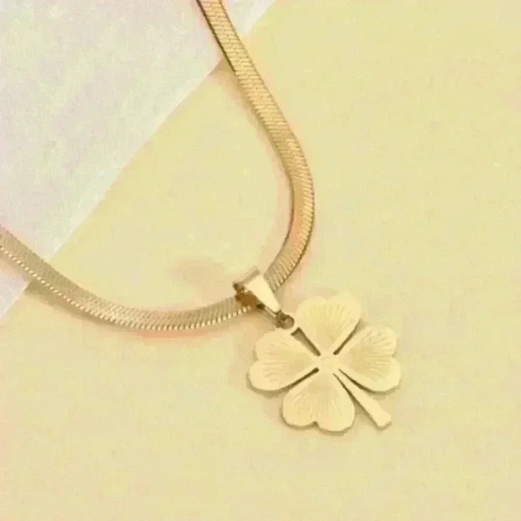 18k Gold Filled Clover Necklace over Sterling Silver - Picture 3 of 3